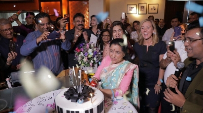 Dubai: Veteran singer Asha Bhosle celebrates her 86th birthday amidst family and fans in Dubai, on Sep 9, 2019. (Photo: IANS)