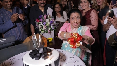 Dubai: Singer Asha Bhosle celebrates her birthday in Dubai. (Photo: IANS)