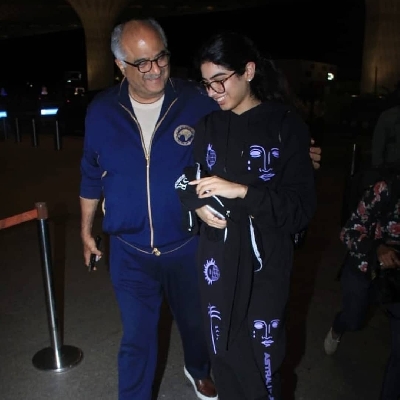 Veteran actress Sridevi and producer Boney Kapoor's younger daughter Khushi Kapoor on Tuesday bid adieu to Mumbai as she left for abroad for further studies. Khushi was spotted at Mumbai airport in the wee hours of the day. A video is doing the rounds on the Internet in which she was seen getting emotional while saying goodbye to her friends who dropped by to see her off.