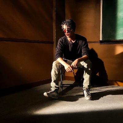 SRK's son Aryan's new photograph has fans going gaga
