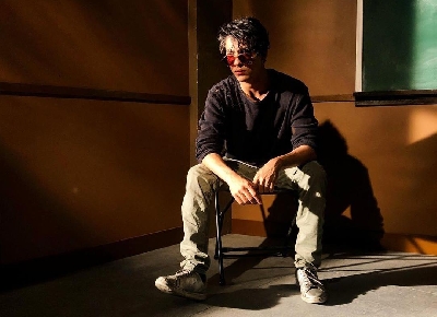 SRK's son Aryan's new photograph has fans going gaga
