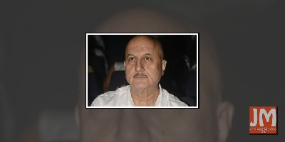 Anupam shares video of SRK's Kenyan fan singing 'DDLJ' song