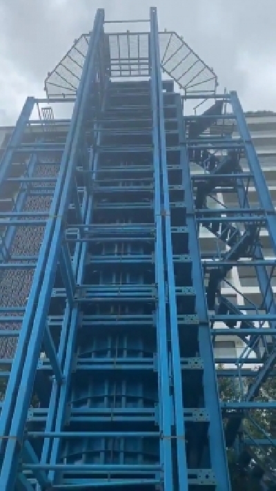 A huge piece of rock fell on actress Mouni Roy