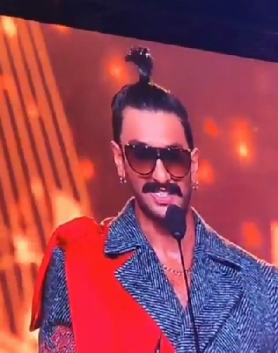 "Mama, we’re going to London," said actor Ranveer Singh about getting his wax statue at Madame Tussauds. Ranveer made the announcement while receiving an award at IIFA 2019 here on Wednesday.