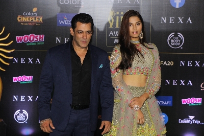 Mumbai: Actor Salman Khan and filmmaker Mahesh Manjrekar's daughter Saiee at the Green Carpet of 20th IIFA Awards, in Mumbai on Sep 18, 2019. (Photo: IANS)