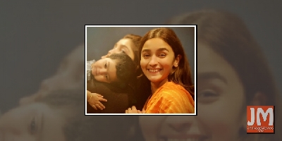 Happy Alia Bhatt poses with Ankit Tiwari's little one