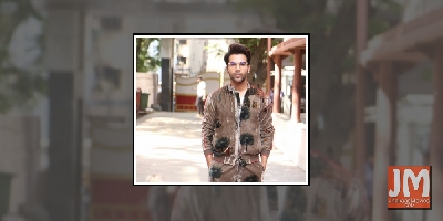 Rajkummar Rao flaunts washboard abs