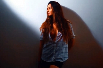 Actress Samikssha Batnagar has lent her voice to a cover version of 