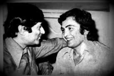 Dev Anand with Rishi Kapoor.