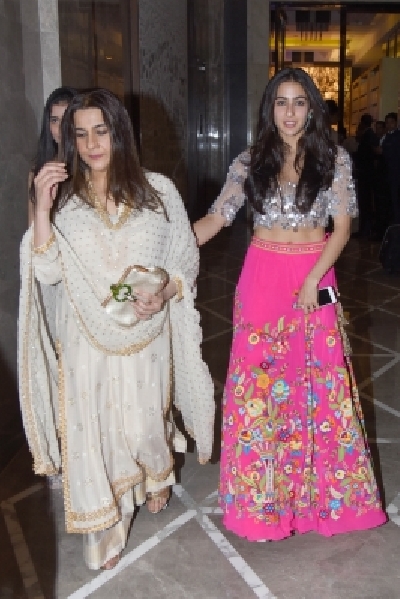 Actress Amrita Singh and Sara Ali Khan. (Photo: Amlan Paliwal/IANS)