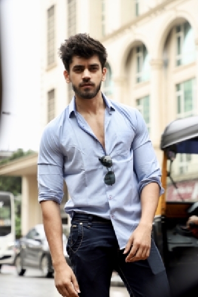 Actor Avinash Mishra.