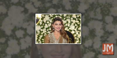 Urvashi Rautela in lacy corset is 'a magnetic being of frequency'