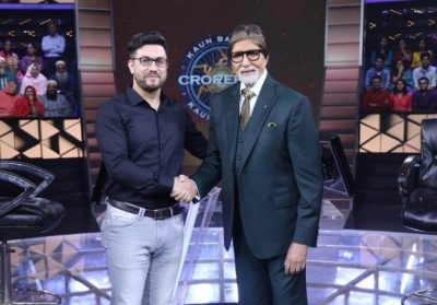 Kashmiri actor  Rayees Mohiuddin, who is also known for hosting the Kashmiri version of the popular show 