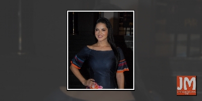 Sunny Leone hits the beach with her man and 'little nuggets'