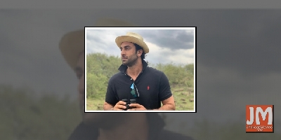 Ranbir immerses Rishi Kapoor's ashes