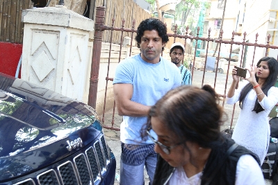 Mumbai: Actor Farhan Akhtar at the funeral of Shaukat Azmi - veteran actress, wife of renowned Late Urdu poet and lyricist Kaifi Azmi and mother of actress Shabana Azmi - in Mumbai on Nov 23, 2019. (Photo: IANS)