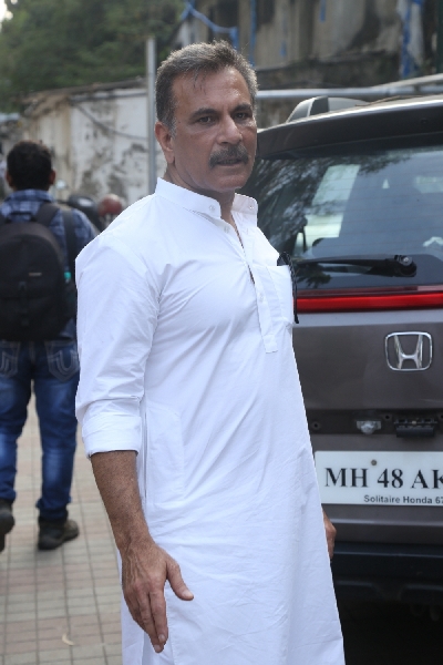 Mumbai: Actor Pavan Malhotra at the funeral of Shaukat Azmi - veteran actress, wife of renowned Late Urdu poet and lyricist Kaifi Azmi and mother of actress Shabana Azmi - in Mumbai on Nov 23, 2019. (Photo: IANS)