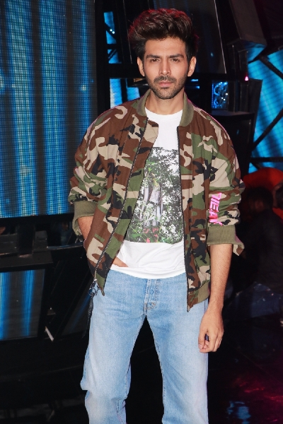 Mumbai: Actor Kartik Aaryan at the promotions of upcoming film “Pati, Patni Aur Woh” on the sets of reality TV show "Indian Idol 11" in  Mumbai on Nov 25, 2019. (Photo: IANS)