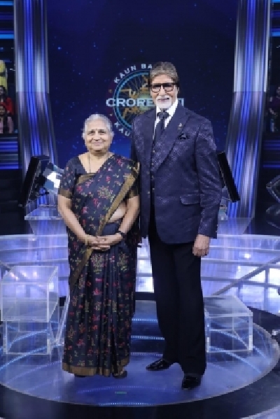 Philanthropist and Infosys Foundation chairperson Sudha Murthy and actor Amitabh Bachchan at the final episode of 