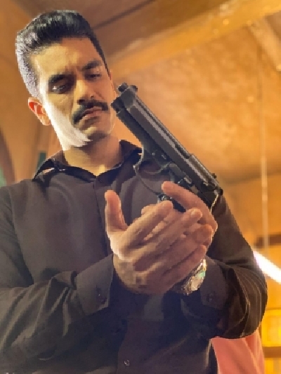 Actor Angad Bedi is not only aiming to get the look of a police officer in upcoming series 