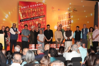 A galaxy full of stars like Karan Johar, Boney Kapoor and Javed Akhtar among many others were in attendance for the launch of noted lyricist Amit Khanna
