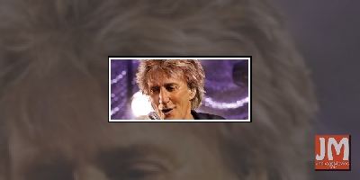 Rod Stewart spotted donning protective gloves